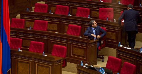 Парламент Армении. Фото © Sputnik/ Asatur Yesayants https://ru.armeniasputnik.am/politics/20180117/10181708/konstitucionnyj-sud-armenii-othvatil-sebe-polnomochiya-prezidenta-i-deputatov.html Парламент Армении. Фото © Sputnik/ Asatur Yesayants https://ru.armeniasputnik.am/politics/20180117/10181708/konstitucionnyj-sud-armenii-othvatil-sebe-polnomochiya-prezidenta-i-deputatov.html