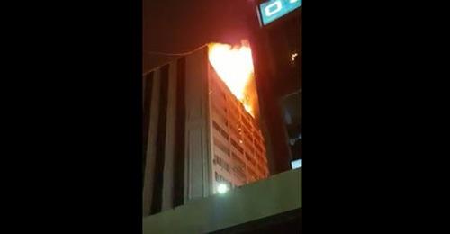 Пожар в жилом доме на улице Кадырова. Грозный, 26 марта 2018 г. Кадр из видео "Кавказского узла" Пожар в жилом доме на улице Кадырова. Грозный, 26 марта 2018 г. Кадр из видео "Кавказского узла"