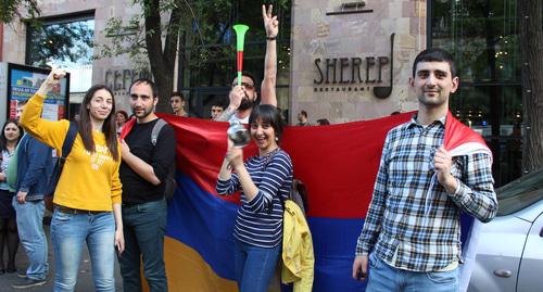 Участники митинга оппозиции в Ереване 24 апреля 2018 г. Фото Тиграна Петросяна для "Кавказского узла" Участники митинга оппозиции в Ереване 24 апреля 2018 г. Фото Тиграна Петросяна для "Кавказского узла"