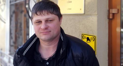 Роман Габаев у здания полиции в Сочи, январь 2018 год. Фото Светланы Кравченко для "Кавказского узла"
Роман Габаев у здания полиции в Сочи, январь 2018 год. Фото Светланы Кравченко для "Кавказского узла"