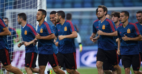 Игроки сборной Испании во время осмотра стадиона Фишт в Сочи. Фото: Sputnik / Vladimir Astapkovich
 https://sputnik-georgia.ru/Fifa_news/20180615/240872394/Portugalija-Ispanija-prognoz-na-match-ChM-po-futbolu.html