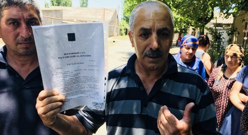 Житель села Ново-Аул Кудрат Муталибов. Его дом попал под снос. Дагестан, 23 июня 2018 года. Фото Патимат Махмудовой для "Кавказского узла" Житель села Ново-Аул Кудрат Муталибов. Его дом попал под снос. Дагестан, 23 июня 2018 года. Фото Патимат Махмудовой для "Кавказского узла"