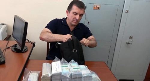 Вачаган Казарян после задержания. Фото: скриншот видео Youtube канала NewsamChannel. Вачаган Казарян после задержания. Фото: скриншот видео Youtube канала NewsamChannel.