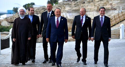 Президенты Азербайджана, Ирана, Казахстана, России и Туркменистана на Пятом каспийском саммите. Фото http://kremlin.ru/events/president/trips/58300/photos Президенты Азербайджана, Ирана, Казахстана, России и Туркменистана на Пятом каспийском саммите. Фото http://kremlin.ru/events/president/trips/58300/photos