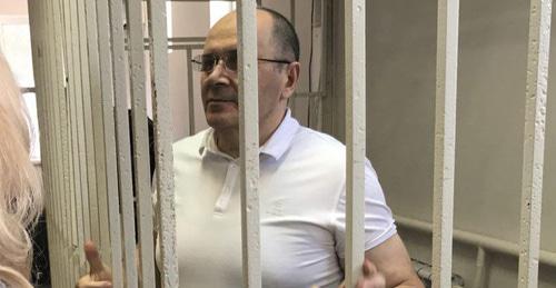 Оюб Титиев. Фото: Пресс-служба ПЦ "Мемориал" Оюб Титиев. Фото: Пресс-служба ПЦ "Мемориал"