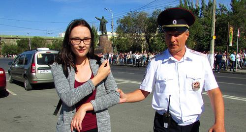 Задержание активистки штаба Навального в Волгограде Анастасии Кадетовой. Фото Вячеслава Ященко для "Кавказского узла"
