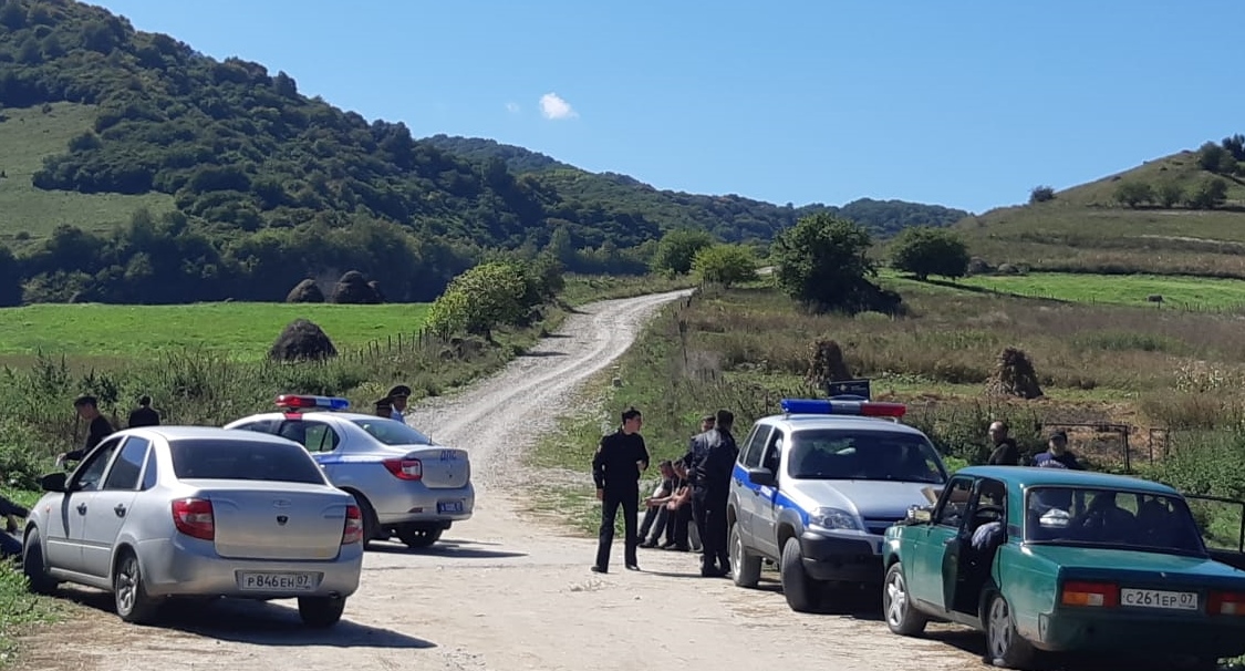 Жители селения Кенделен. 19 сентября 2018 г. Фото Людмилы Маратовой для "Кавказского узла" Жители селения Кенделен. 19 сентября 2018 г. Фото Людмилы Маратовой для "Кавказского узла"