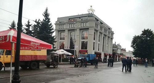 Спецтехника и сотрудники правоохранительных органов на месте анонсированной акции. Фото Эммы Марзоевой для "Кавказского узла". Спецтехника и сотрудники правоохранительных органов на месте анонсированной акции. Фото Эммы Марзоевой для "Кавказского узла".