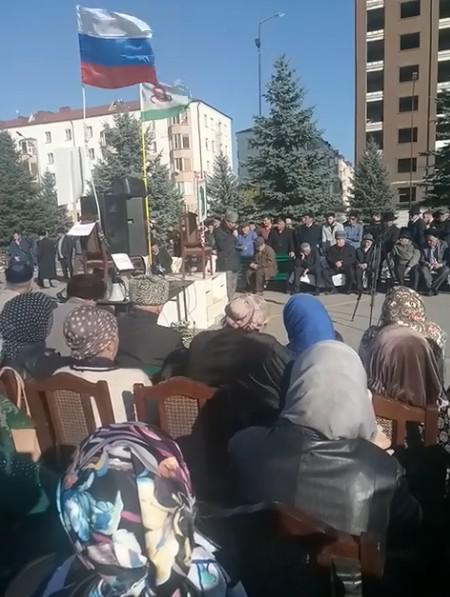 Стопкадр с видео на странице https://www.facebook.com/100008257152021/videos/2223565461262004/