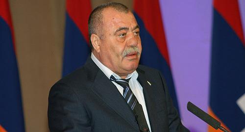 Манвел Григорян. Фото © Photo: Union of "Yerkrapah" official site
https://ru.armeniasputnik.am/politics/20180617/12716707/general-manvel-grigoryan-resheniem-suda-ostanetsya-pod-strazhej.html Манвел Григорян. Фото © Photo: Union of "Yerkrapah" official site
https://ru.armeniasputnik.am/politics/20180617/12716707/general-manvel-grigoryan-resheniem-suda-ostanetsya-pod-strazhej.html