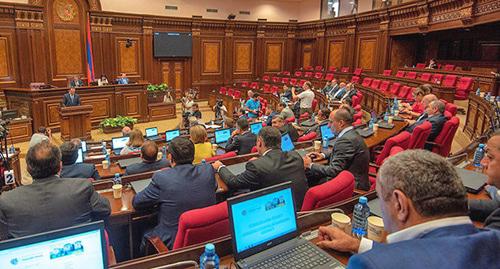 Заседание Парламента Армении. Фото © Sputnik / Aram Nersesyan
https://ru.armeniasputnik.am/economy/20180823/14029412/parlament-armenia-provedet-vneocherednoe-zasedanie.html