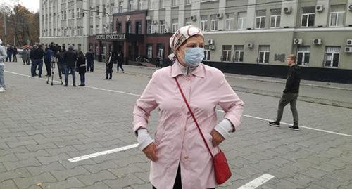 Спонтанный митинг на площади Свободы во Владикавказе против завода "Электроцинк". 22 октября 2018 г. Фото Эммы Марзоевой для "Кавказского узла" Спонтанный митинг на площади Свободы во Владикавказе против завода "Электроцинк". 22 октября 2018 г. Фото Эммы Марзоевой для "Кавказского узла"