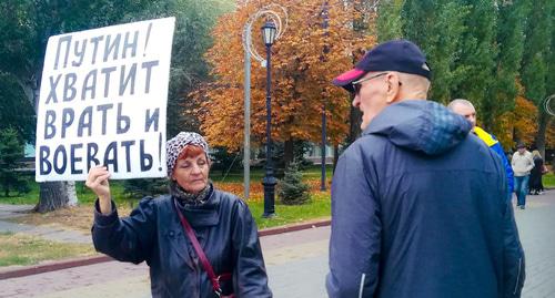 Пикет Галины Тихенко в Волгограде. Фото Татьяны Филимоновой для "Кавказского узла". Пикет Галины Тихенко в Волгограде. Фото Татьяны Филимоновой для "Кавказского узла".