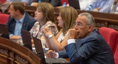 Заседание в парламенте Армении. Фото © Sputnik / Aram Nersesyan
https://ru.armeniasputnik.am/politics/20181029/15382358/parlament-armenii-vo-vtoroj-raz-otklonil-popravki-v-izbiratelnyj-kodeks.html