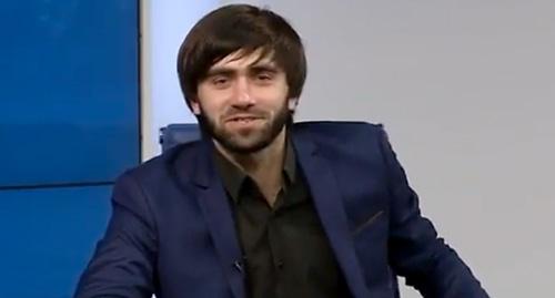 Руслан Чахкиев в эфире программы "Прайм Тайм". Скриншот с видео https://www.youtube.com/watch?v=Z7dm_xpUlHw Руслан Чахкиев в эфире программы "Прайм Тайм". Скриншот с видео https://www.youtube.com/watch?v=Z7dm_xpUlHw