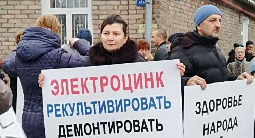 Участники пикета во Владикавказе. Фото Эммы Марзоевой для "Кавказского узла". Участники пикета во Владикавказе. Фото Эммы Марзоевой для "Кавказского узла".