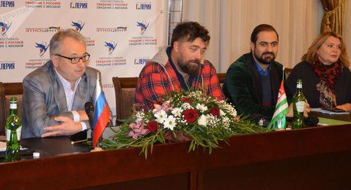 Пресс-конференция организаторов фестиваля культуры "Свидание с Россией. Свидание с Москвой" Фото Амра Амичба https://sputnik-abkhazia.ru/Abkhazia/20181127/1025775900/Vladimir-Pirozhok-na-festivale-v-Sukhume-pokazhut-premernye-kinokartiny--.html Пресс-конференция организаторов фестиваля культуры "Свидание с Россией. Свидание с Москвой" Фото Амра Амичба https://sputnik-abkhazia.ru/Abkhazia/20181127/1025775900/Vladimir-Pirozhok-na-festivale-v-Sukhume-pokazhut-premernye-kinokartiny--.html