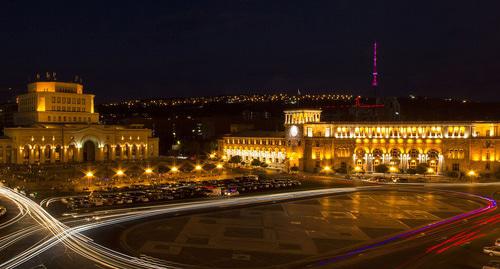 Пощадь Республики в Ереване. Фото Sonanik https://ru.wikipedia.org/wiki/Площадь_Республики_(Ереван) Пощадь Республики в Ереване. Фото Sonanik https://ru.wikipedia.org/wiki/Площадь_Республики_(Ереван)