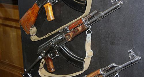 Автомат Калашникова. Фото: Vitaly V. Kuzmin https://ru.wikipedia.org Автомат Калашникова. Фото: Vitaly V. Kuzmin https://ru.wikipedia.org