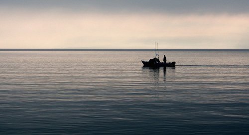 Рыбаки в открытом море. Фото https://pixabay.com/en/fishing-fisherman-boat-morning-926453/ Рыбаки в открытом море. Фото https://pixabay.com/en/fishing-fisherman-boat-morning-926453/