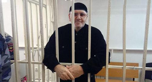 Оюб Титиев в суде. Фото предоставлено ПЦ "Мемориал" Оюб Титиев в суде. Фото предоставлено ПЦ "Мемориал"