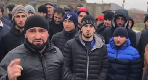 Жители Махачкалы перекрыли дорогу. 21 декабря 2018 года. Кадр из видео пользователя gazetachernovik https://www.youtube.com/watch?v=q2uzx5Sp7_Y Жители Махачкалы перекрыли дорогу. 21 декабря 2018 года. Кадр из видео пользователя gazetachernovik https://www.youtube.com/watch?v=q2uzx5Sp7_Y