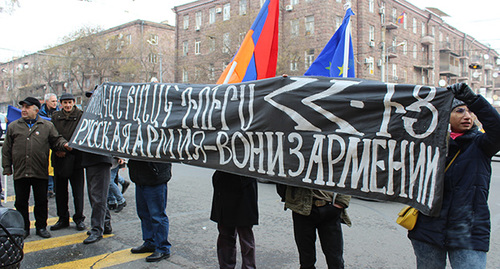 Активисты в Ереване потребовали вывода российской военной базы. 25 декабря 2018 г. Фото Тиграна Петросяна для "Кавказского узла" Активисты в Ереване потребовали вывода российской военной базы. 25 декабря 2018 г. Фото Тиграна Петросяна для "Кавказского узла"