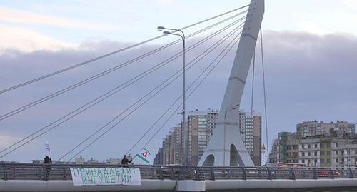 Плакат участника акции на мосту Кадырова. Санкт-Петербург, 26 ноября 2018 года. Фото: Давид Френкель для "Кавказского узла" Плакат участника акции на мосту Кадырова. Санкт-Петербург, 26 ноября 2018 года. Фото: Давид Френкель для "Кавказского узла"