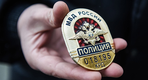 Жетон сотрудника полиции. Фото Елены Синеок, Юга.ру Жетон сотрудника полиции. Фото Елены Синеок, Юга.ру
