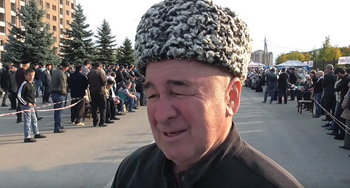Председатель Совета тейпов Ингушетии Малсаг Ужахов. Кадр из видео пользователя Совет тейпов ингушского народа https://www.youtube.com/watch?v=OKp3UuBZ1jk Председатель Совета тейпов Ингушетии Малсаг Ужахов. Кадр из видео пользователя Совет тейпов ингушского народа https://www.youtube.com/watch?v=OKp3UuBZ1jk