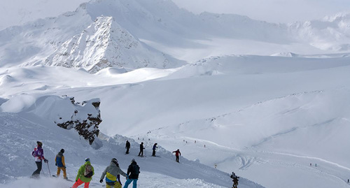 Горнолыжная трасса. Эльбрус. Фото: Пресс-служба АО "Эльбрус" http://resort-elbrus.ru/gallery/image-albums/12.html Горнолыжная трасса. Эльбрус. Фото: Пресс-служба АО "Эльбрус" http://resort-elbrus.ru/gallery/image-albums/12.html