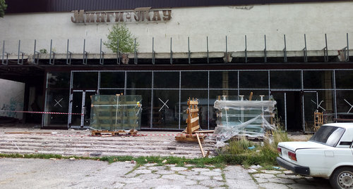 Здание кинотеатра «Минги-Тау». Фото Людмилы Маратовой для "Кавказского узла" Здание кинотеатра «Минги-Тау». Фото Людмилы Маратовой для "Кавказского узла"