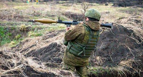 Боец мотострелковой дивизии. Фото пресс-службы Минобороны РФ. http://мультимедиа.минобороны.рф/multimedia/photo/gallery.htm?id=36314@cmsPhotoGallery Боец мотострелковой дивизии. Фото пресс-службы Минобороны РФ. http://мультимедиа.минобороны.рф/multimedia/photo/gallery.htm?id=36314@cmsPhotoGallery