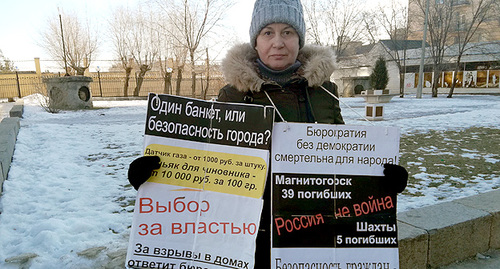 Жительница Волгограда Тома Гродникова на одиночном пикете. 20 января 2019 года. Фото Татьяны Филимоновой для "Кавказского узла". Жительница Волгограда Тома Гродникова на одиночном пикете. 20 января 2019 года. Фото Татьяны Филимоновой для "Кавказского узла".