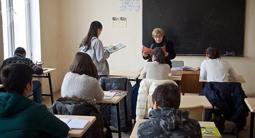 На уроке в школе Грузии. Фото Sputnik / STRINGER
https://sputnik-georgia.ru/society/20190104/243748639/Shkolnikov-v-Gruzii-budut-uchit-po-novomu---vperedi-masshtabnaya-reforma.html На уроке в школе Грузии. Фото Sputnik / STRINGER
https://sputnik-georgia.ru/society/20190104/243748639/Shkolnikov-v-Gruzii-budut-uchit-po-novomu---vperedi-masshtabnaya-reforma.html