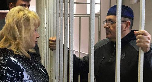 Титиев с адвокатом Мариной Дубровиной. Фото Патимат Махмудовой для "Кавказского узла"
