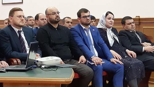 Кандидаты в мэры Махачкалы. Слева - Салман Дадаев. Фото Тимура Исаева для "Кавказского узла". Кандидаты в мэры Махачкалы. Слева - Салман Дадаев. Фото Тимура Исаева для "Кавказского узла".