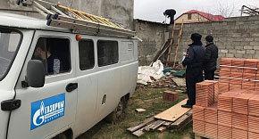 Рейд по выявлению и прекращению подачи газа на участках с самовольным подключением в Махачкале. Фото http://mkala-mrg.ru/news/ooo_gazprom_mezhregiongaz_makhachkala_proveli_sovmestnye_reydy_po_vyyavleniyu_i_prekrashcheniyu_poda/ Рейд по выявлению и прекращению подачи газа на участках с самовольным подключением в Махачкале. Фото http://mkala-mrg.ru/news/ooo_gazprom_mezhregiongaz_makhachkala_proveli_sovmestnye_reydy_po_vyyavleniyu_i_prekrashcheniyu_poda/