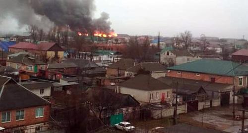 Торговый центр и соседнее с ним здание горят в Кизляре. Фото кадр видео 
РИА Дагестан https://www.youtube.com/watch?v=HZ2BMyrVo-c
