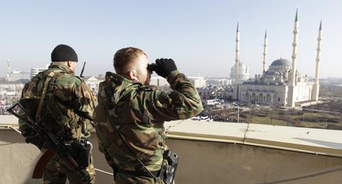 Сотрудники силовых структур в Грозном. Фото: REUTERS/Eduard Korniyenko Сотрудники силовых структур в Грозном. Фото: REUTERS/Eduard Korniyenko