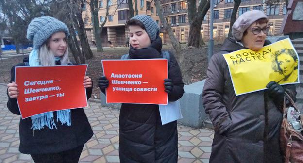Пикет в поддержку Анастасии Шевченко. Ростов-на-Дону, 1 февраля 2019 г. Фото Константина Волгина для "Кавказского узла"