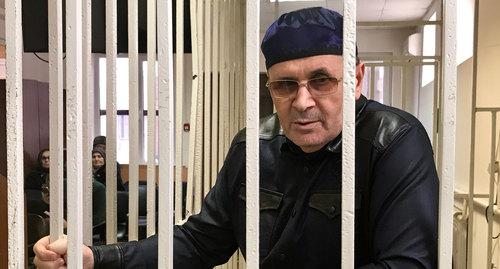 Оюб Титиев в зале суда. Фото Патимат Махмудовой для "Кавказского узла" Оюб Титиев в зале суда. Фото Патимат Махмудовой для "Кавказского узла"