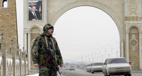 Въезд в Грозный. Фото: REUTERS/Denis Sinyakov (RUSSIA) Въезд в Грозный. Фото: REUTERS/Denis Sinyakov (RUSSIA)