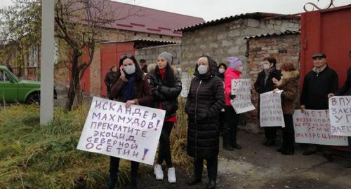 Участники акции против "Электроцинка". Ноябрь 2018 г. Фото Эммы Марзоевой для "Кавказского узла" Участники акции против "Электроцинка". Ноябрь 2018 г. Фото Эммы Марзоевой для "Кавказского узла"