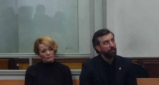 Анастасия Шевченко с адвокатом в  зале суда в Ростове-на-Дону. Фото Константина Волгина для "Кавказского узла"