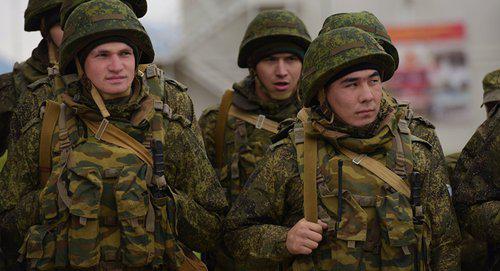Военнослужащие российской военной базы в Гудауте. Фото Sputnik Илона Хварцкия https://sputnik-abkhazia.ru/Abkhazia/20170130/1020322218/pyataya-chast-rossijskix-srochnikov-xochet-ostatsya-na-kontrakt-v-abxazii.html Военнослужащие российской военной базы в Гудауте. Фото Sputnik Илона Хварцкия https://sputnik-abkhazia.ru/Abkhazia/20170130/1020322218/pyataya-chast-rossijskix-srochnikov-xochet-ostatsya-na-kontrakt-v-abxazii.html