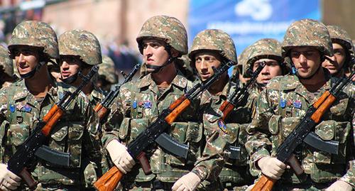 Солдаты Армии обороны Нагорного Карабаха на военном параде в честь 25-летия Независимости Армении. Фото Тиграна Пертросяна для "Кавказского узла"