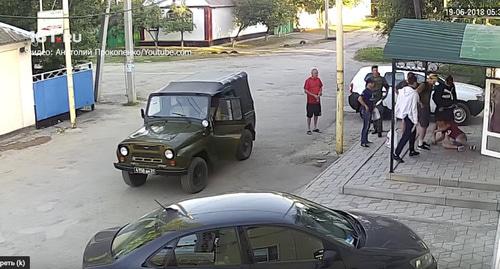 Момент драки возле гостиницы "Дом туриста". Кадр видео пользователя newsHShD
https://www.youtube.com/watch?v=ZmAvOMYyGNw Момент драки возле гостиницы "Дом туриста". Кадр видео пользователя newsHShD
https://www.youtube.com/watch?v=ZmAvOMYyGNw