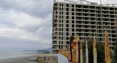 ЖК "Солнечный пляж". Фото Светланы Кравченко для "Кавказского узла". ЖК "Солнечный пляж". Фото Светланы Кравченко для "Кавказского узла".