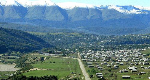 Село Ленинаул. Фото: Дагиров Умар https://ru.wikipedia.org/wiki/Ленинаул_(Казбековский_район) Село Ленинаул. Фото: Дагиров Умар https://ru.wikipedia.org/wiki/Ленинаул_(Казбековский_район)